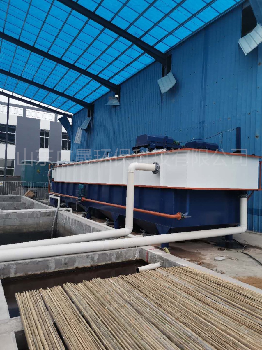 藍(lán)白色氣浮機現(xiàn)場  (4).jpg